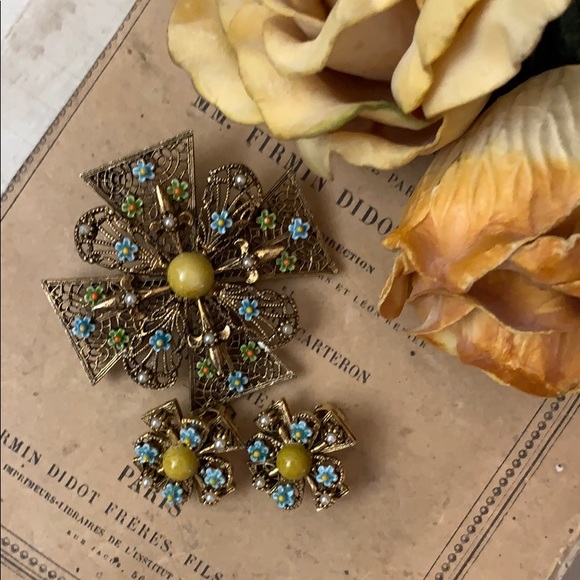 Vintage Jewelry - Vintage brooch earring set